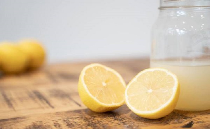 remove dark spots on face tang - lemon juice